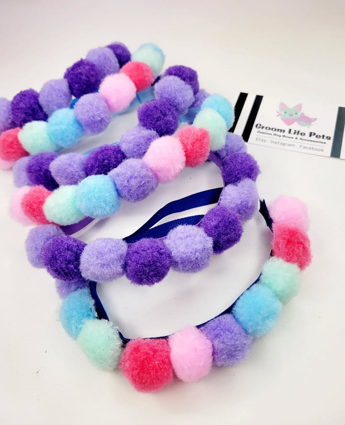 Pom Pom Collar